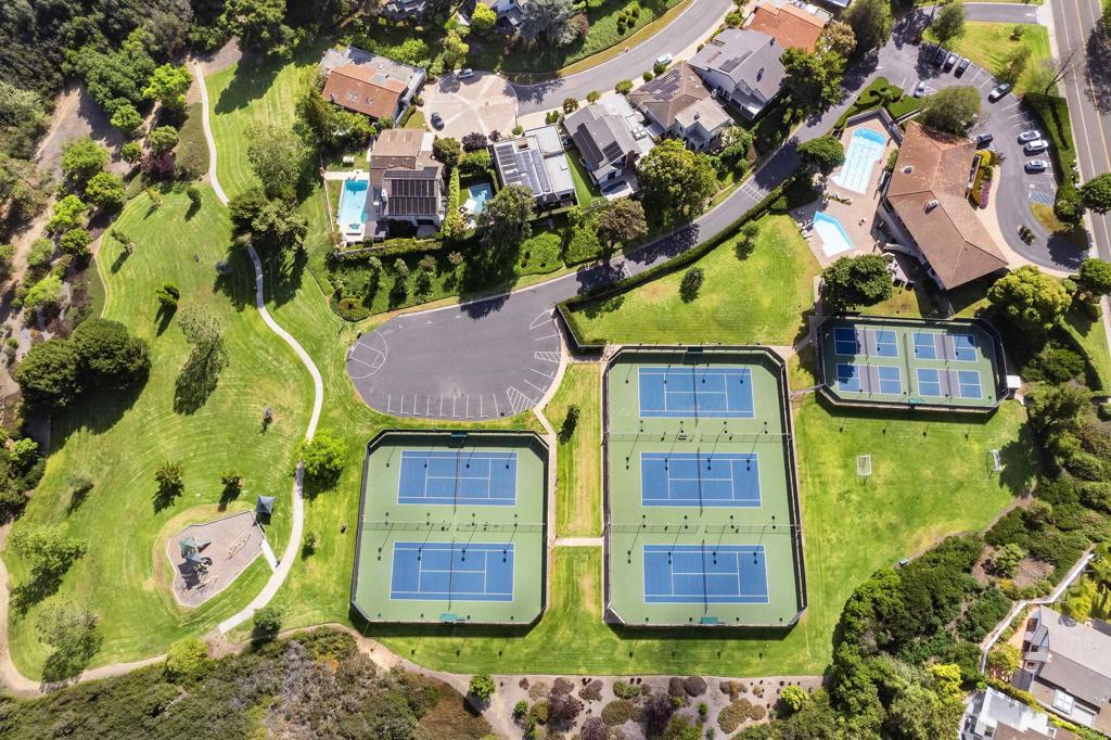 La Jolla, California, 92037, United States, 2 Bedrooms Bedrooms, ,3 BathroomsBathrooms,Residential,For Sale,1938534