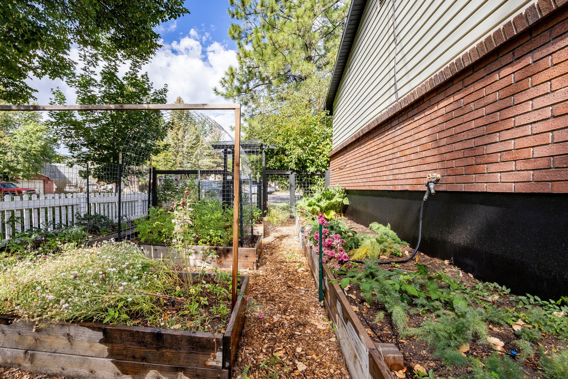  Charming Single Level Garden Home with Mountain Views - 物件實景