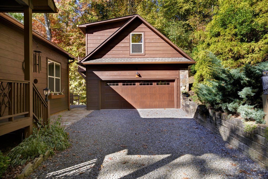 Hiawassee, Georgia, 30546, United States, 4 Bedrooms Bedrooms, ,5 BathroomsBathrooms,Residential,For Sale,1880672