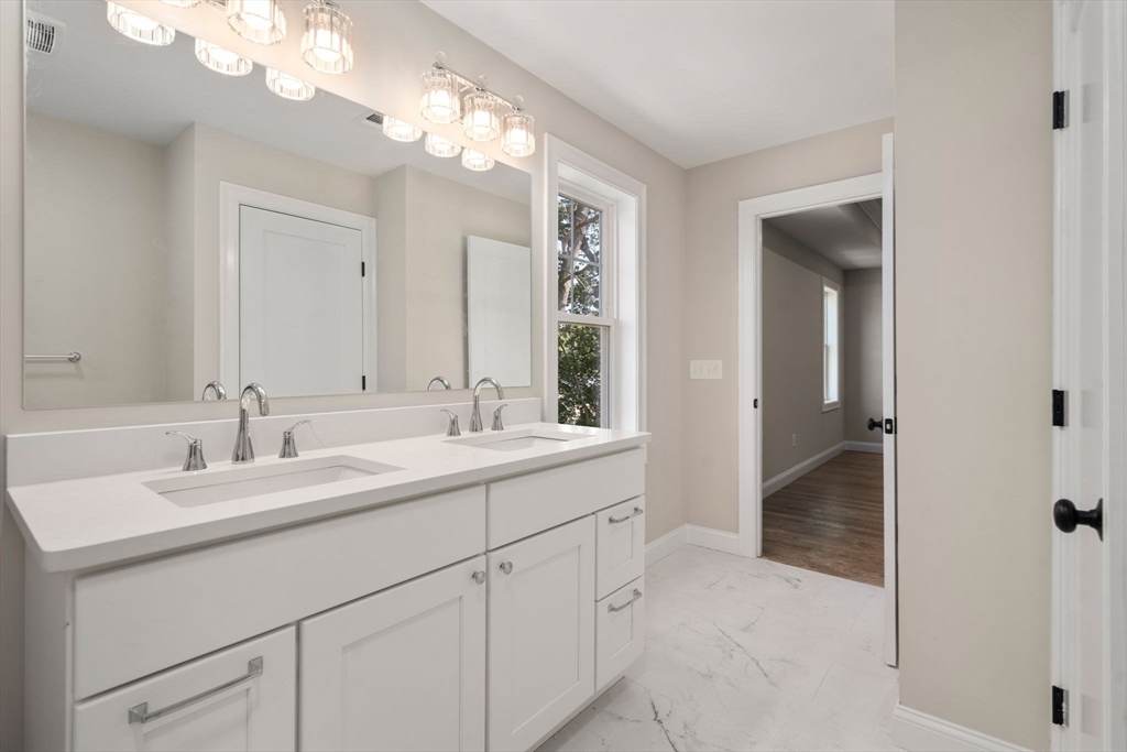 Worcester, Massachusetts, 01606, United States, 3 Bedrooms Bedrooms, ,3 BathroomsBathrooms,Residential,For Sale,1905878
