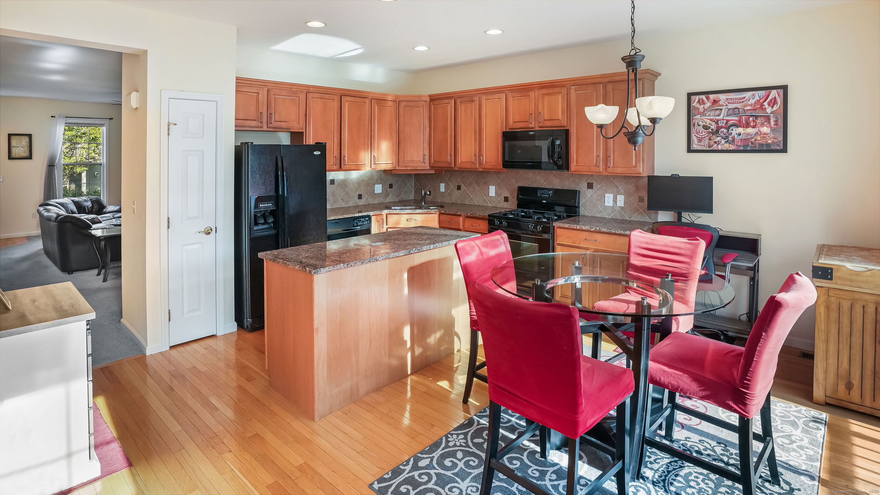 Danbury, Connecticut, 06810, United States, 2 Bedrooms Bedrooms, ,3 BathroomsBathrooms,Residential,For Sale,1925602