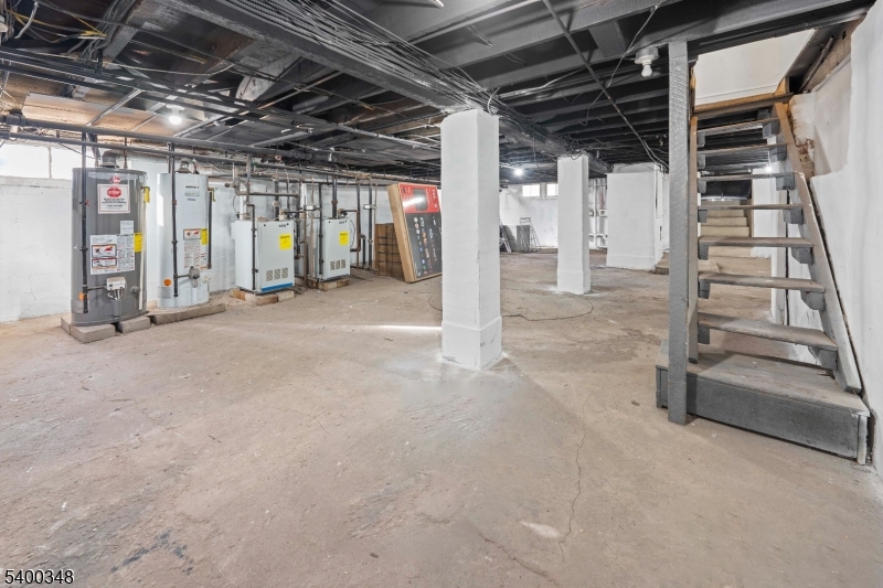 Bloomfield Twp., New Jersey, 07003, United States, 6 Bedrooms Bedrooms, ,3 BathroomsBathrooms,Residential,For Sale,2003277