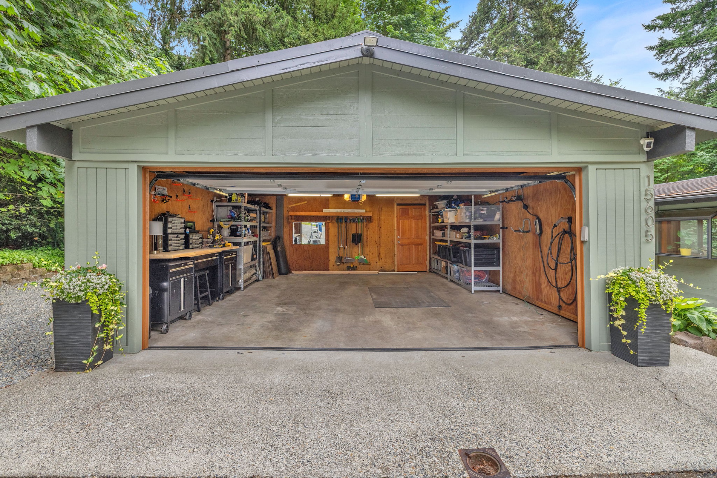  Mid-Century Gem on Serene Acreage - 物件實景
