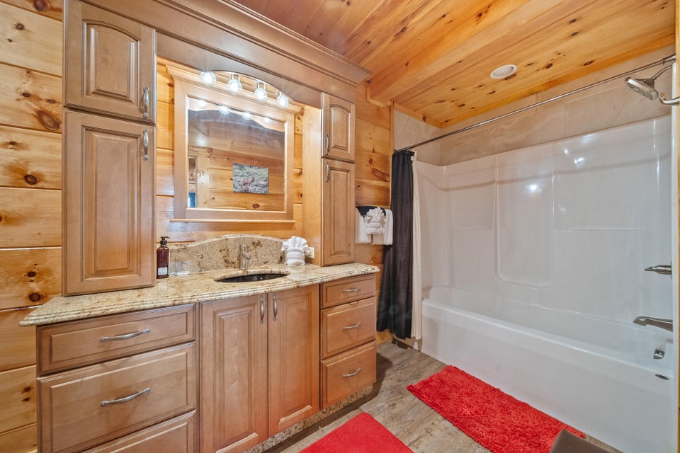 Sevierville, Tennessee, 37876, United States, 4 Bedrooms Bedrooms, ,6 BathroomsBathrooms,Residential,For Sale,1976346