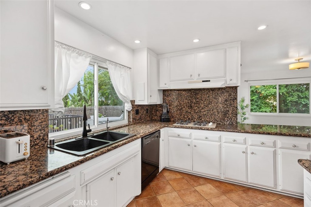 Yorba Linda, California, 92886, United States, 5 Bedrooms Bedrooms, ,3 BathroomsBathrooms,Residential,For Sale,1847322