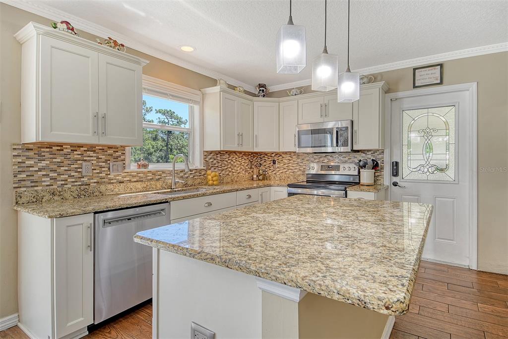 Bradenton, Florida, 34212, United States, 3 Bedrooms Bedrooms, ,3 BathroomsBathrooms,Residential,For Sale,1903405
