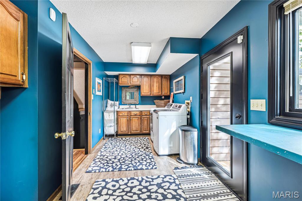 Sullivan, Missouri, 63080, United States, 5 Bedrooms Bedrooms, ,5 BathroomsBathrooms,Residential,For Sale,1906058