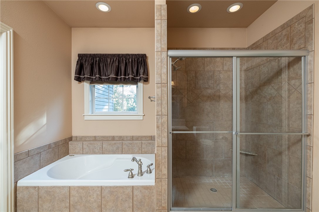 Bella Vista, Arkansas, 72715, United States, 3 Bedrooms Bedrooms, ,4 BathroomsBathrooms,Residential,For Sale,1971297