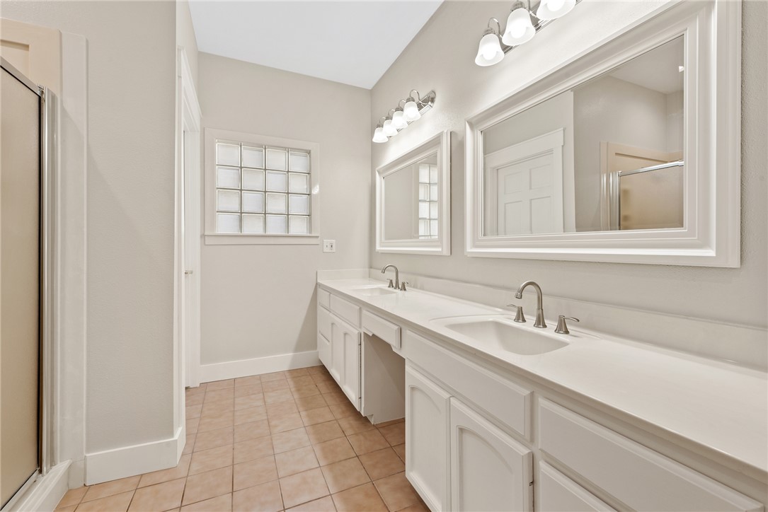 Franklin, Texas, 77856, United States, 4 Bedrooms Bedrooms, ,3 BathroomsBathrooms,Residential,For Sale,2005456