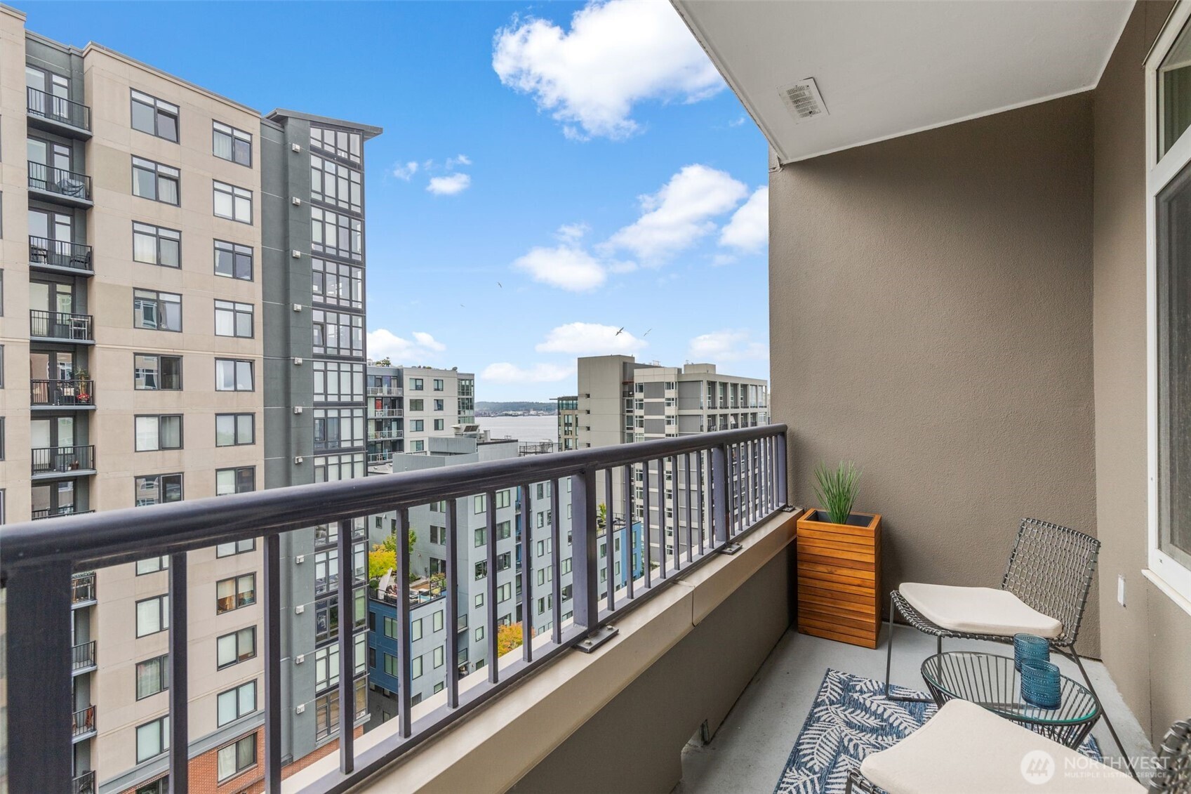 Seattle, Washington, 98121, United States, 1 Bedroom Bedrooms, ,1 BathroomBathrooms,Residential,For Sale,1896299