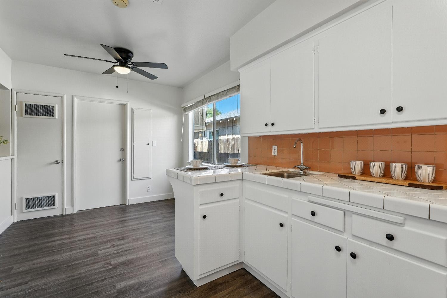 Sacramento, California, 95820, United States, 3 Bedrooms Bedrooms, ,2 BathroomsBathrooms,Residential,For Sale,1940182
