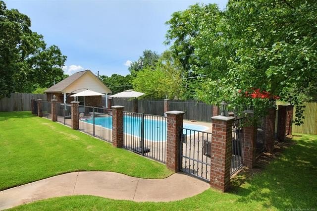 Tahlequah, Oklahoma, 74464, United States, 5 Bedrooms Bedrooms, ,5 BathroomsBathrooms,Residential,For Sale,1977859