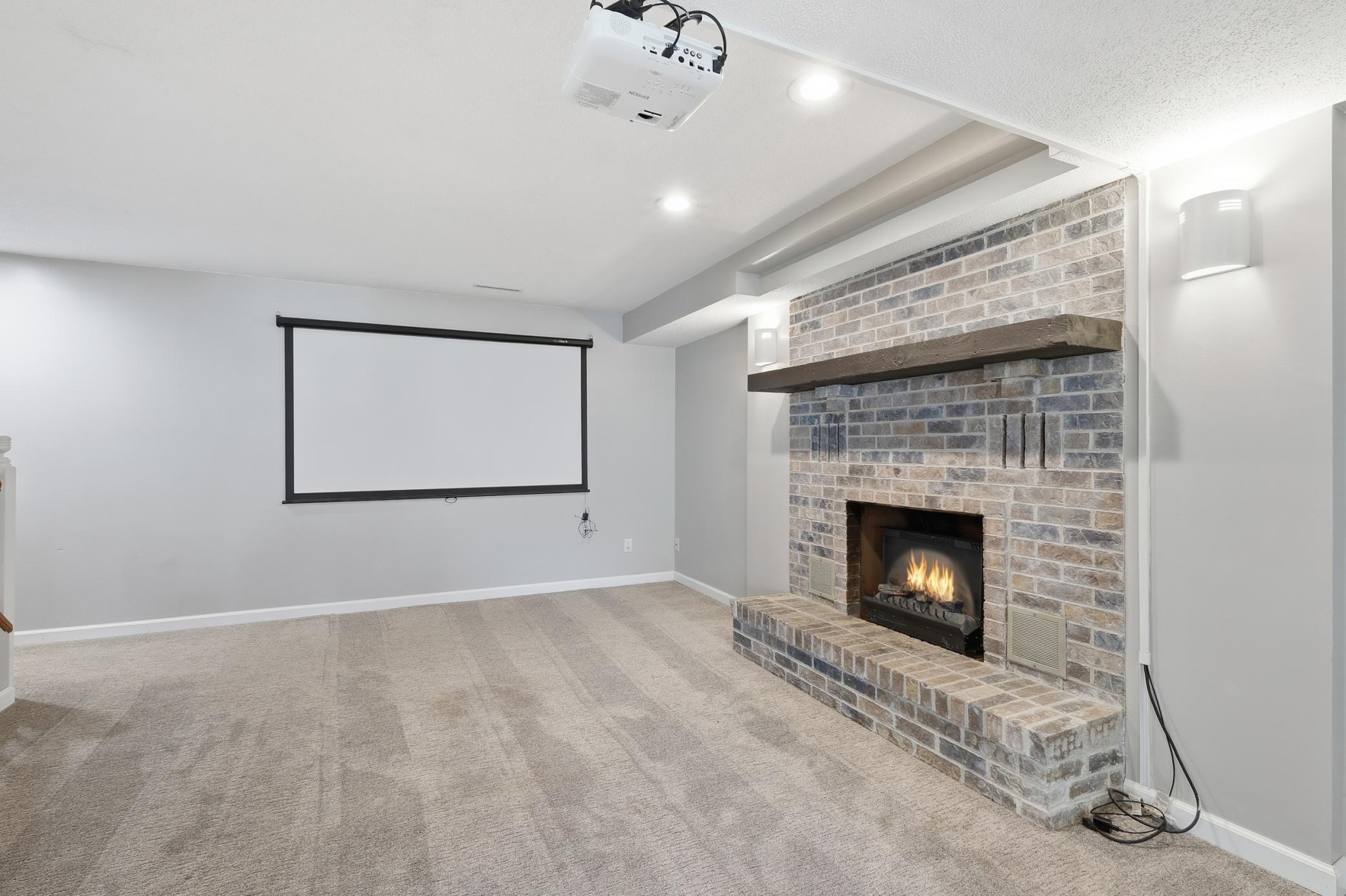 Woodbury, Minnesota, 55125, United States, 4 Bedrooms Bedrooms, ,2 BathroomsBathrooms,Residential,For Sale,1991775