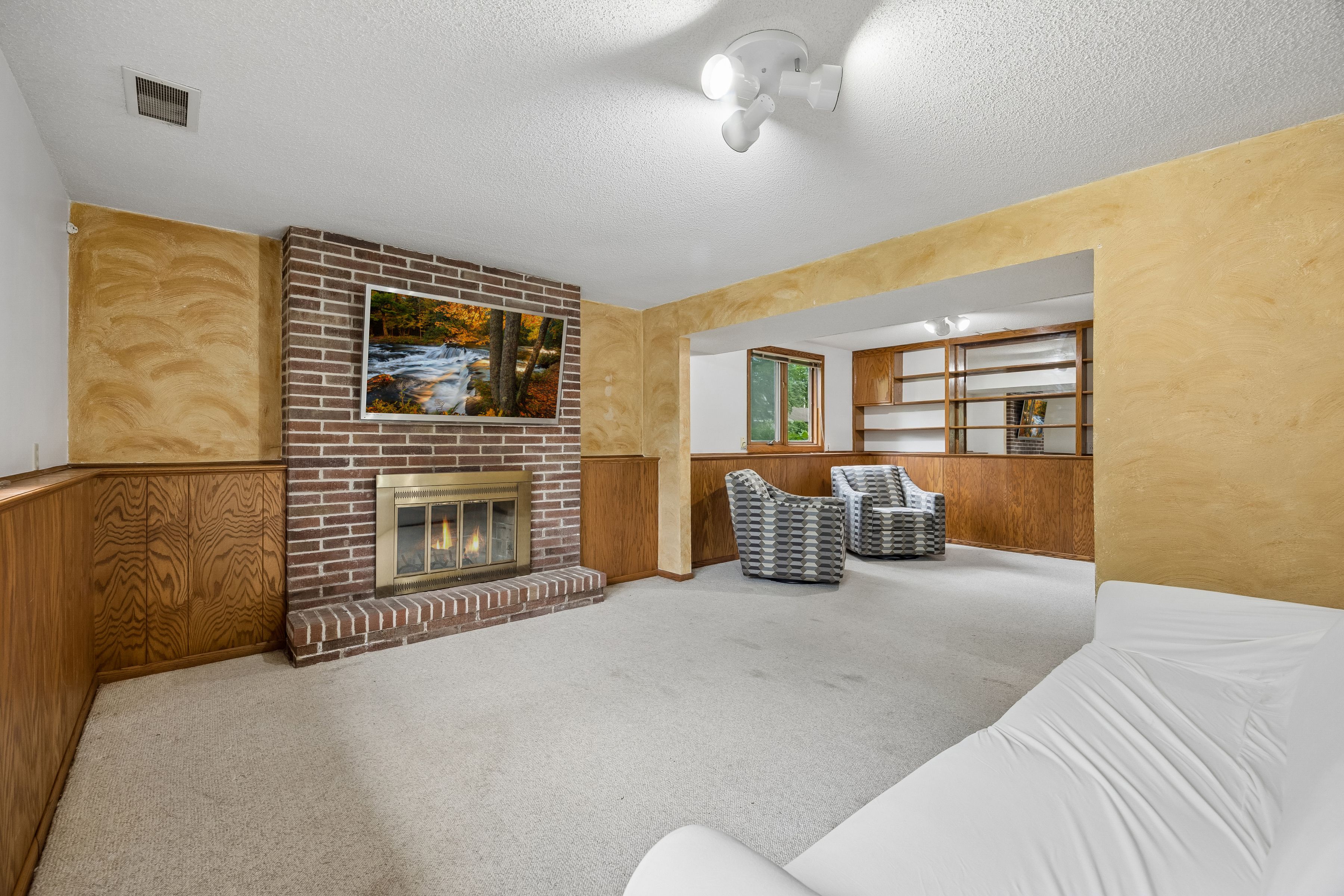  Classic Edina Charm With Room to Make Yours - 物件實景