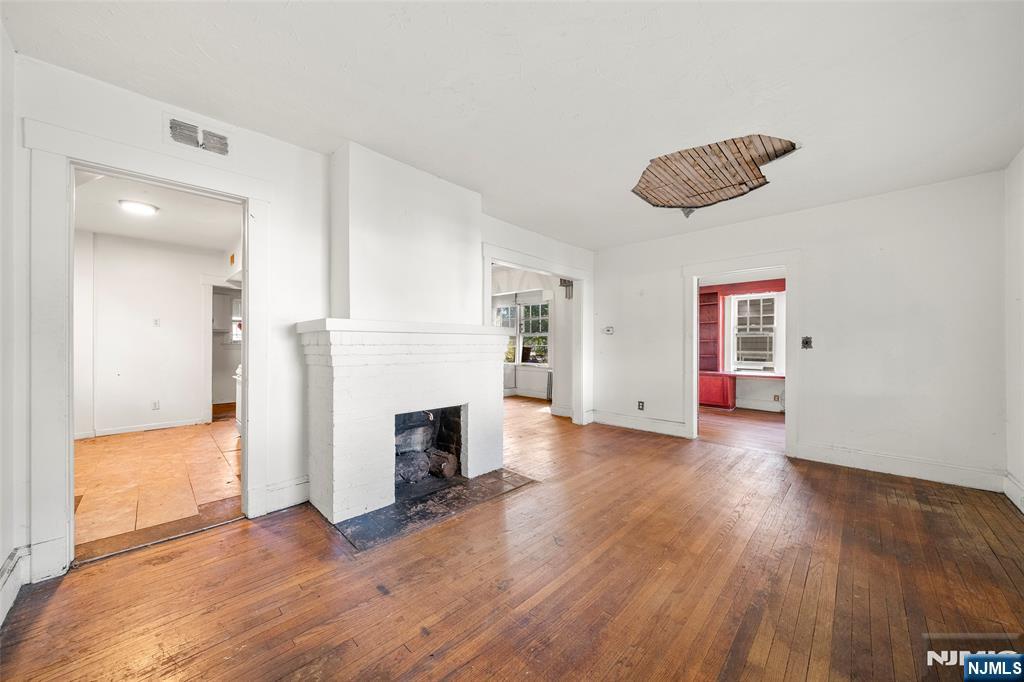 Englewood, New Jersey, 07631, United States, 3 Bedrooms Bedrooms, ,2 BathroomsBathrooms,Residential,For Sale,1925520