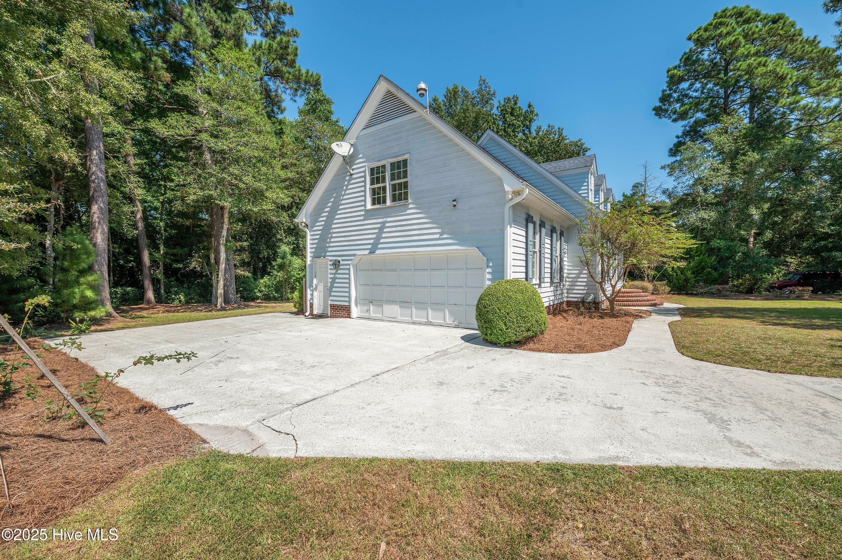 Wilmington, North Carolina, 28409, United States, 3 Bedrooms Bedrooms, ,4 BathroomsBathrooms,Residential,For Sale,1942177