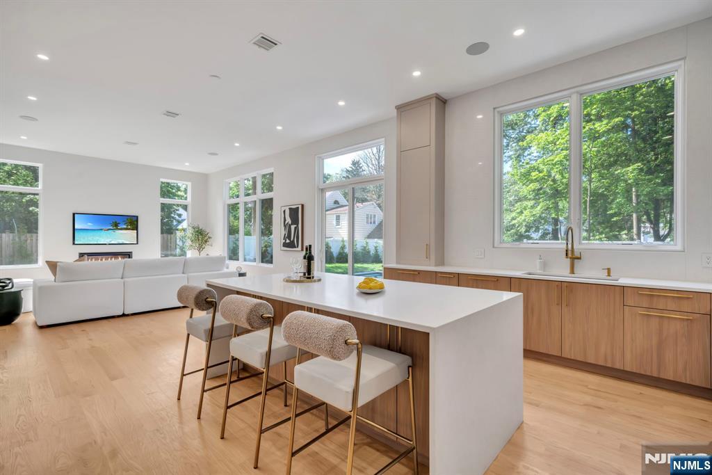 Tenafly, New Jersey, 07670, United States, 6 Bedrooms Bedrooms, ,6 BathroomsBathrooms,Residential,For Sale,1906714
