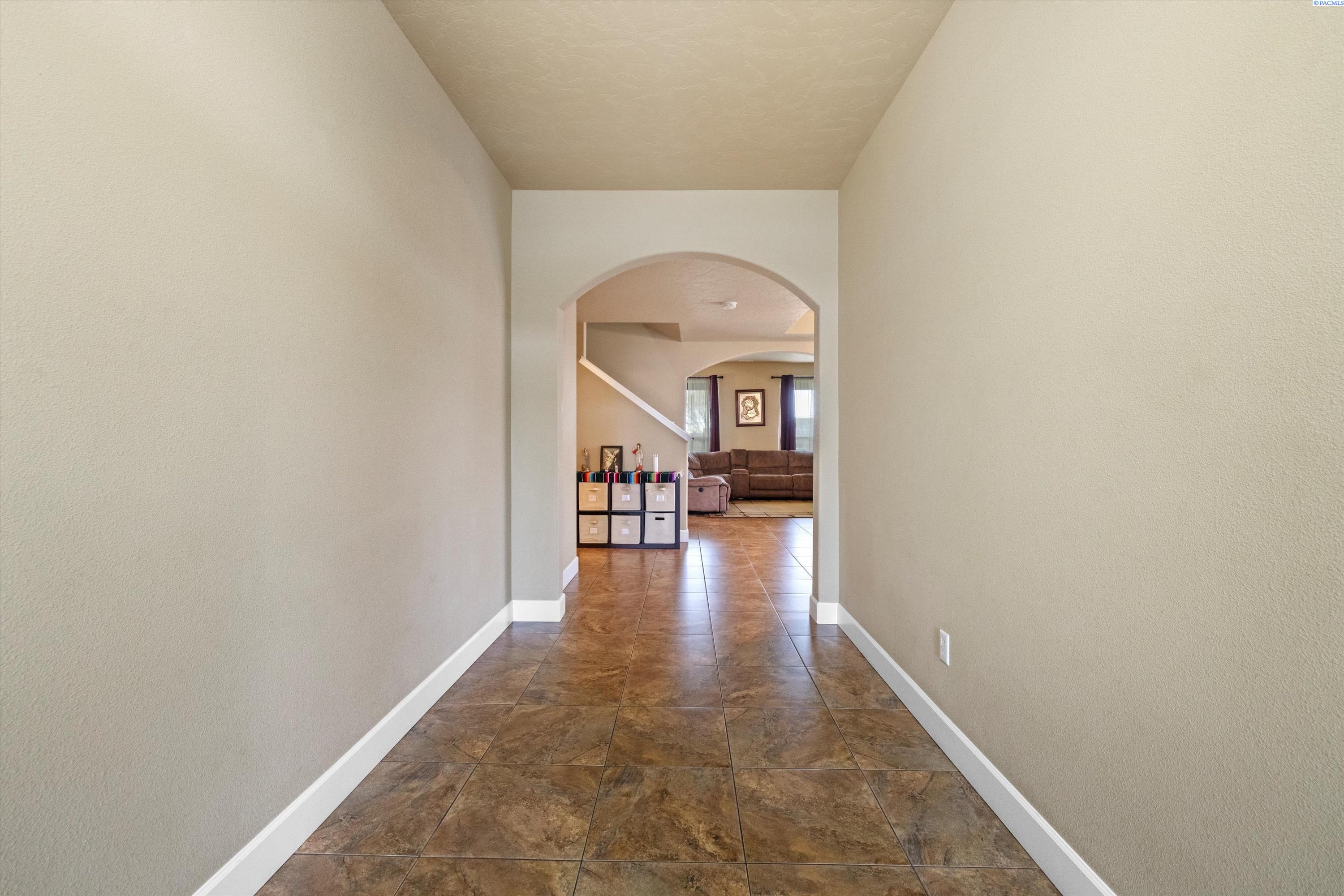 Pasco, Washington, 99301, United States, 6 Bedrooms Bedrooms, ,3 BathroomsBathrooms,Residential,For Sale,1705184