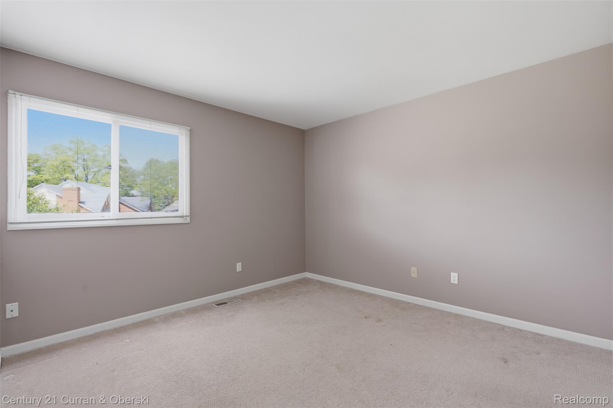 Farmington Hills, Michigan, 48331, United States, 4 Bedrooms Bedrooms, ,4 BathroomsBathrooms,Residential,For Sale,2048985