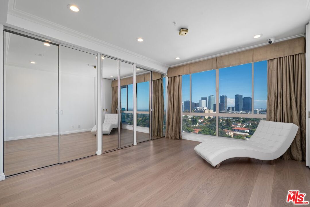 Los Angeles, California, 90024, United States, 3 Bedrooms Bedrooms, ,3 BathroomsBathrooms,Residential,For Sale,1949652