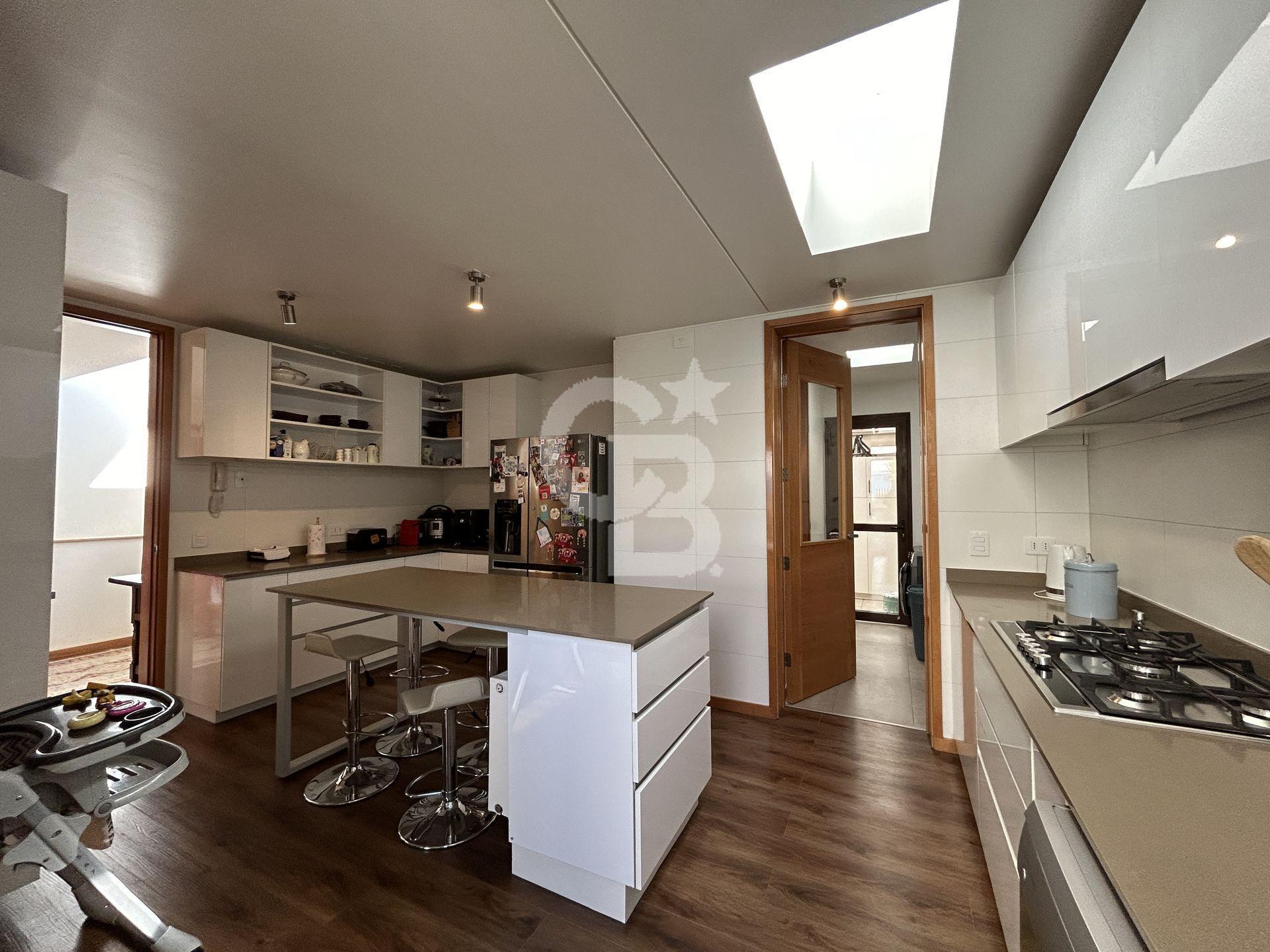 Colina, Chile, 4 Bedrooms Bedrooms, ,3 BathroomsBathrooms,Residential,For Sale,1986265