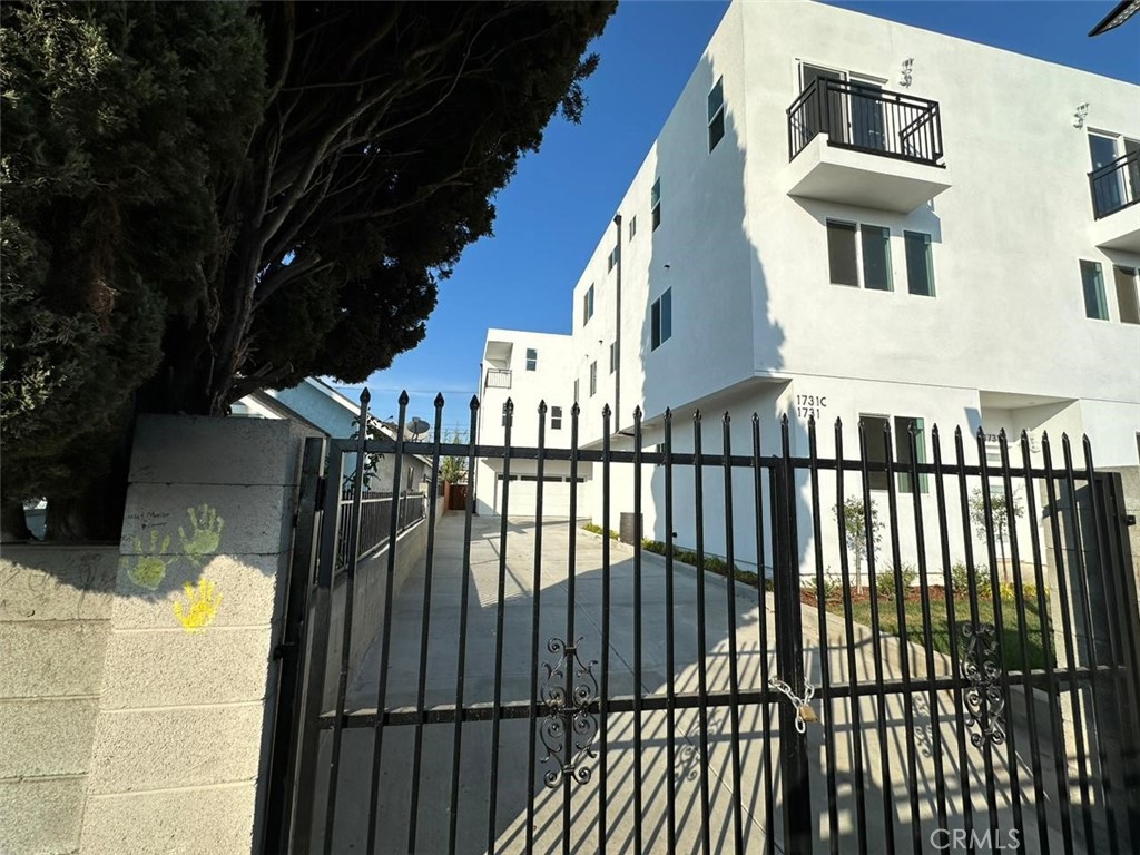 LOS ANGELES, California, 90001, United States, ,Residential,For Sale,1810570