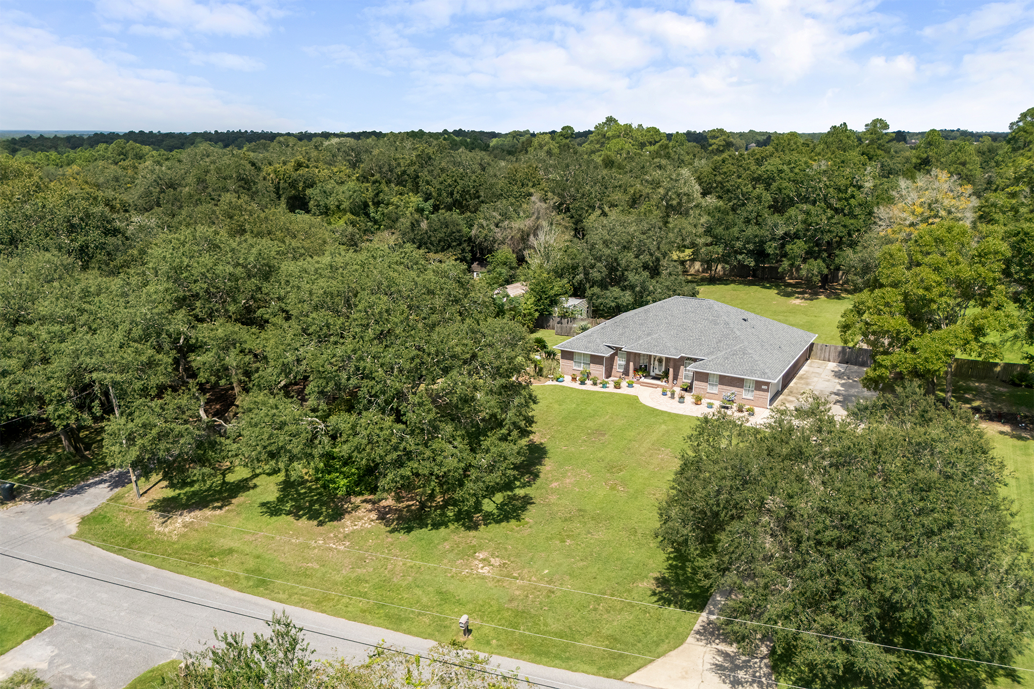  Move-In Ready Home on Nearly an Acre - 物件實景