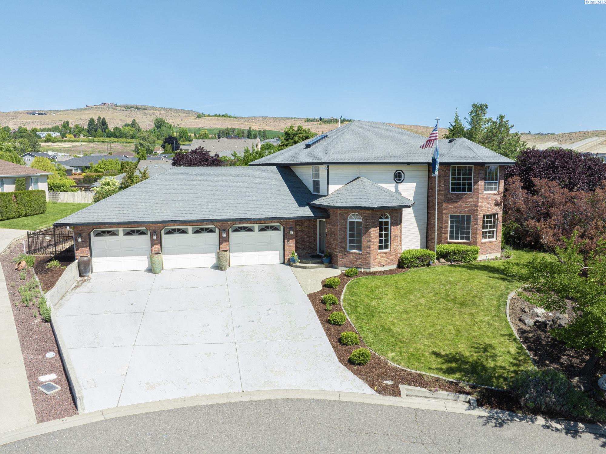 Yakima, Washington, 98908-0000, United States, 4 Bedrooms Bedrooms, ,2 BathroomsBathrooms,Residential,For Sale,1827891