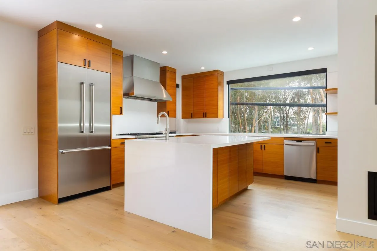 La Jolla, California, 92037, United States, 4 Bedrooms Bedrooms, ,3 BathroomsBathrooms,Residential,For Sale,1992074