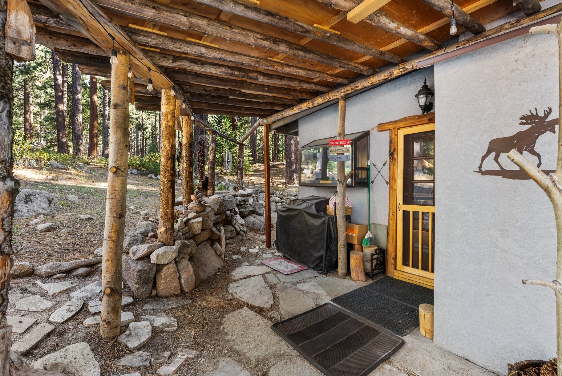  Turnkey Tahoe Retreat Backing to National Forest  Fully Remodeled & Furnish - 物件實景