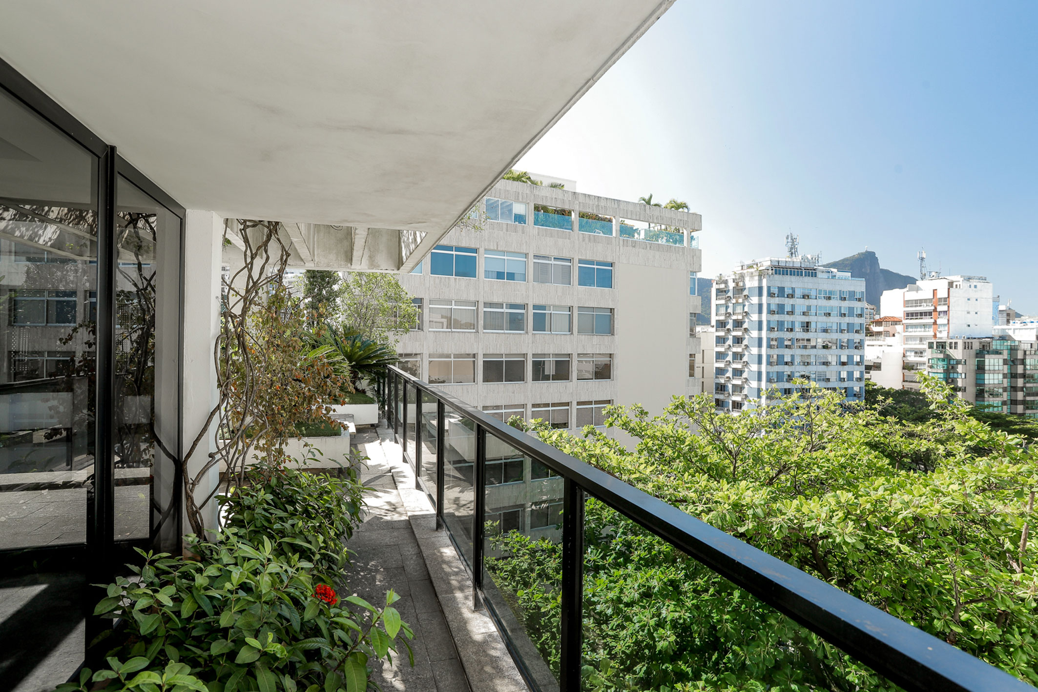  Duplex Penthouse with a Pool and Views of Cristo Redentor in Leblon - 物件實景