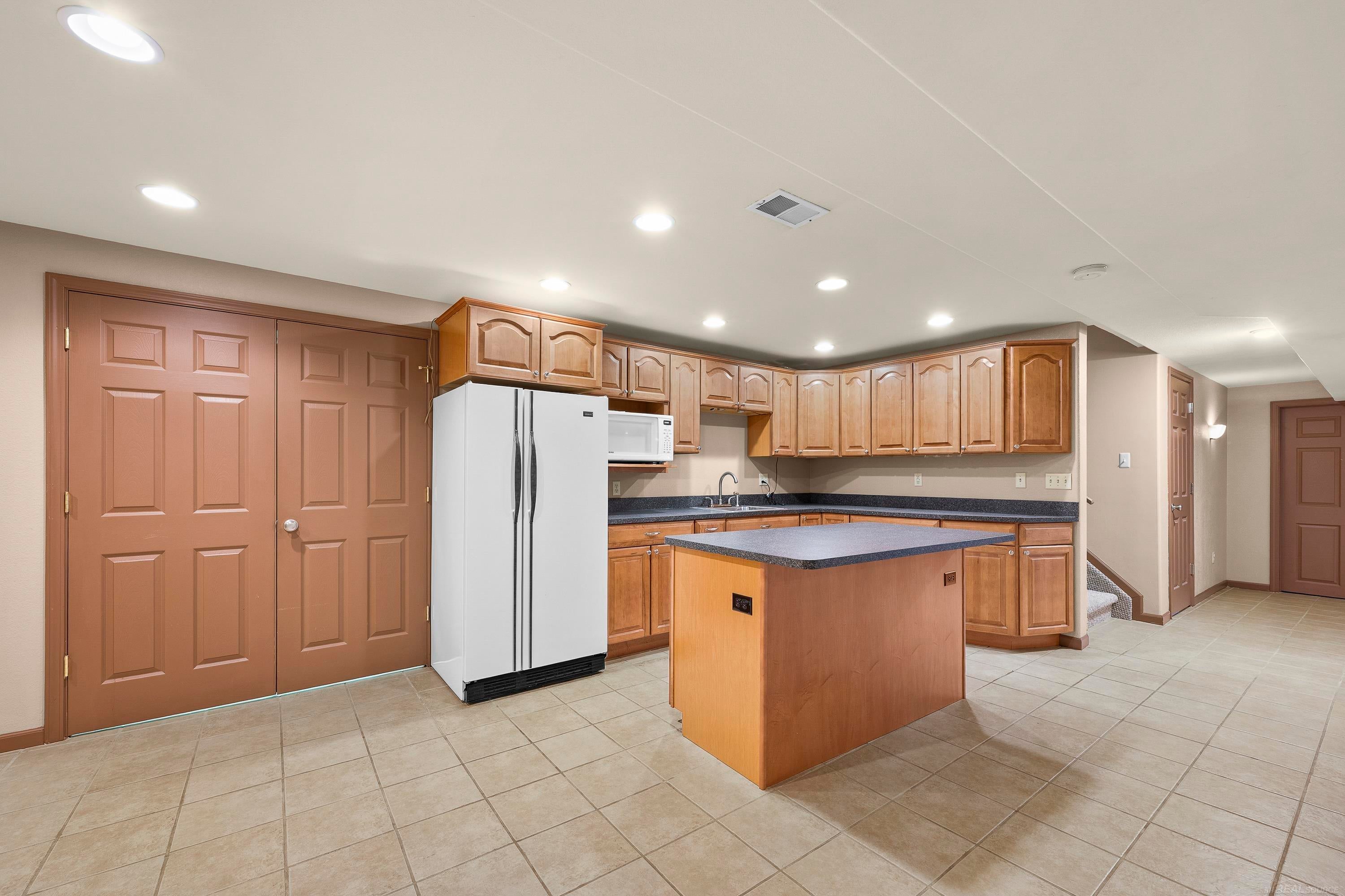 Shelby Twp, Michigan, 48315, United States, 4 Bedrooms Bedrooms, ,4 BathroomsBathrooms,Residential,For Sale,1987428