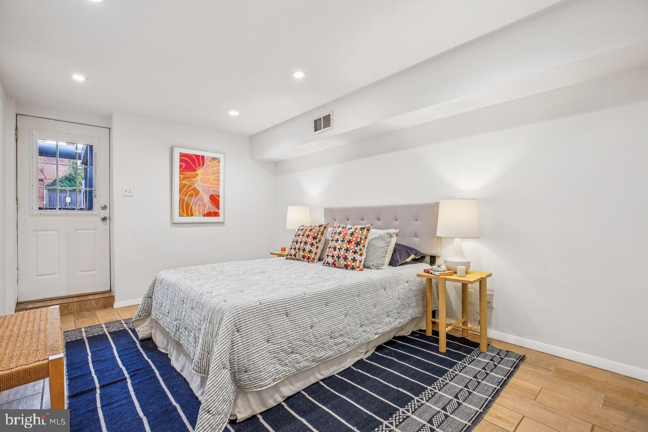 Washington, District of Columbia, 20002, United States, 3 Bedrooms Bedrooms, ,4 BathroomsBathrooms,Residential,For Sale,1951024
