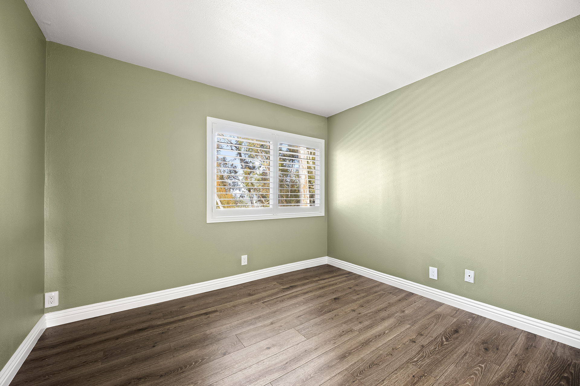 Anaheim, California, 92807, United States, 4 Bedrooms Bedrooms, ,3 BathroomsBathrooms,Residential,For Sale,1985718