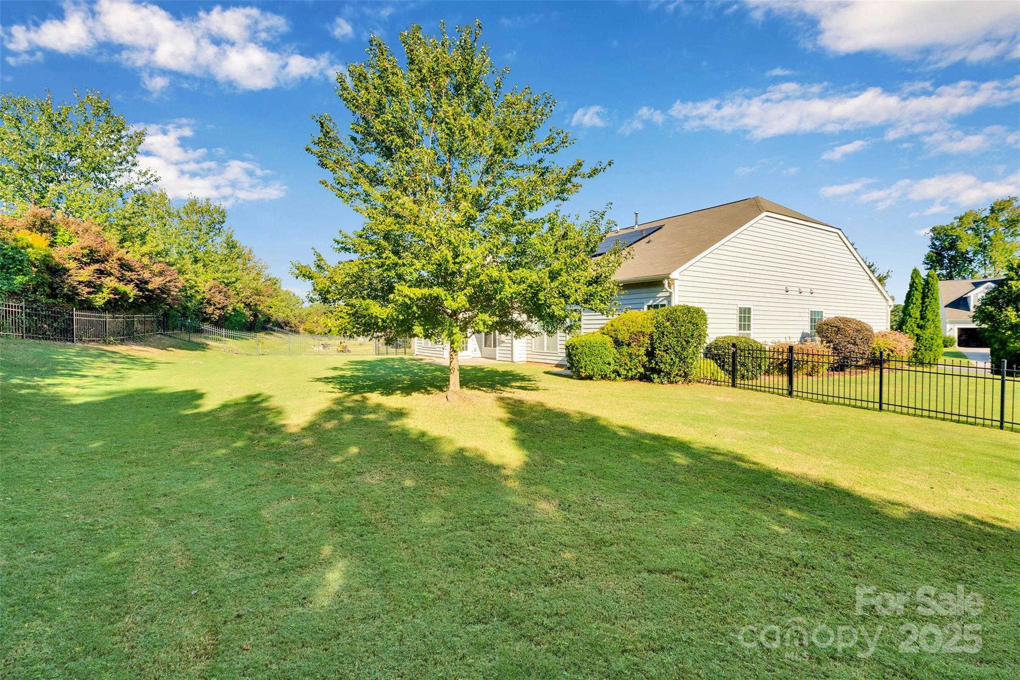 Charlotte, North Carolina, 28278, United States, 3 Bedrooms Bedrooms, ,2 BathroomsBathrooms,Residential,For Sale,1948260