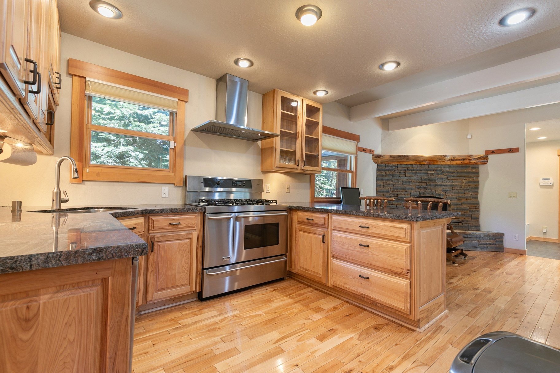 Home 3 Blocks from Lake Tahoe with 4 Car Garage for Cars & Boats - 物件實景