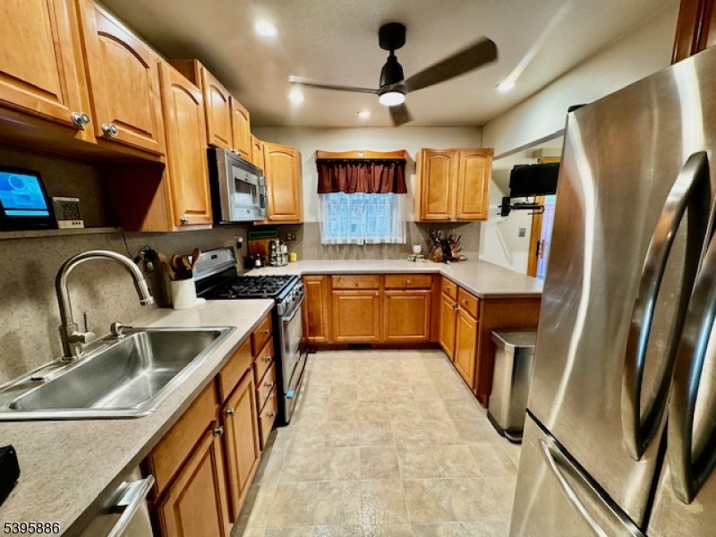 Mount Olive Twp., New Jersey, 07836, United States, 4 Bedrooms Bedrooms, ,2 BathroomsBathrooms,Residential,For Sale,1987785