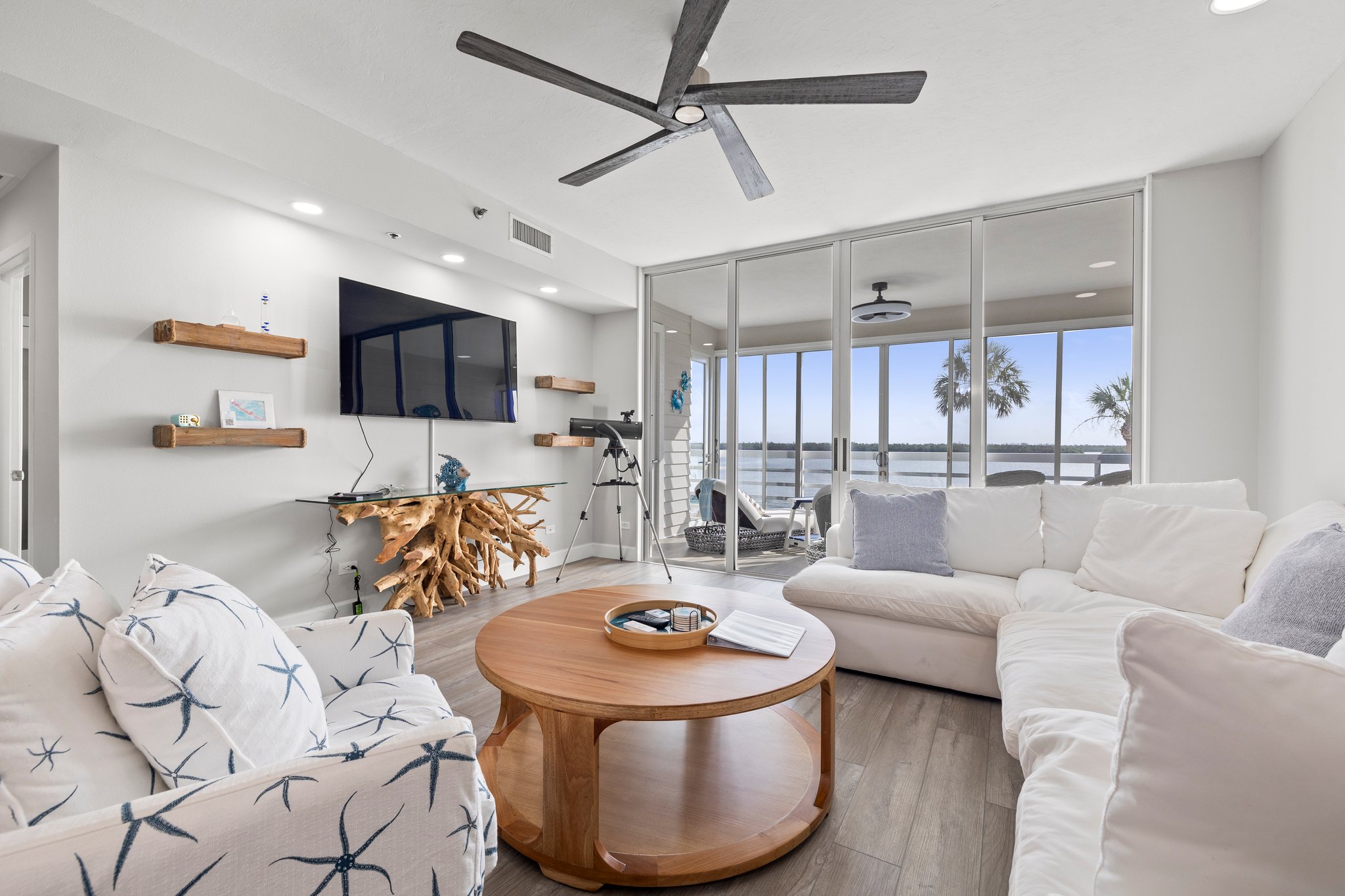 Longboat Key, Florida, 34228, United States, 2 Bedrooms Bedrooms, ,2 BathroomsBathrooms,Residential,For Sale,1851438