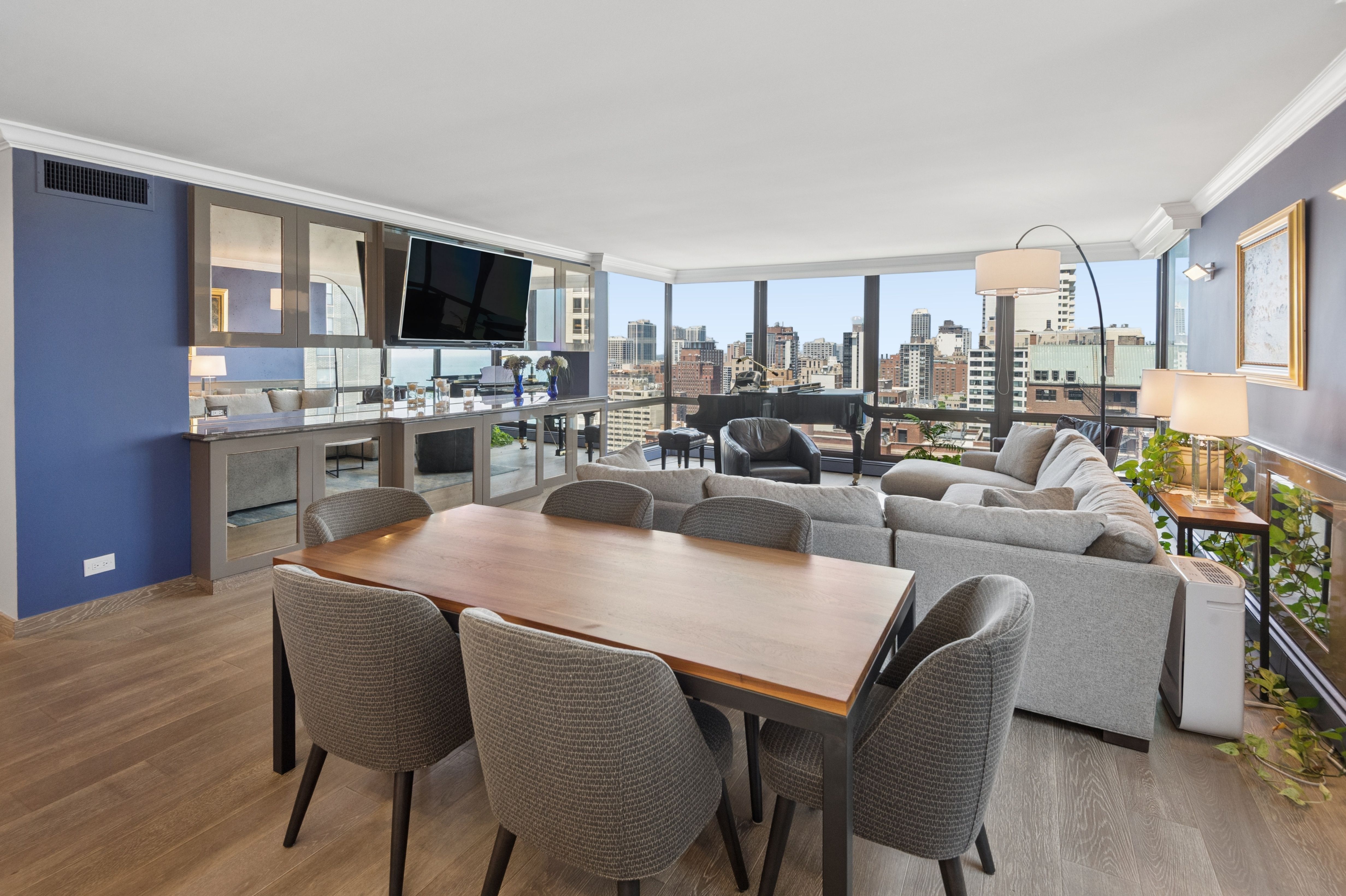  Designed for Both Comfortable Everyday Living and Effortless Entertaining - 物件實景