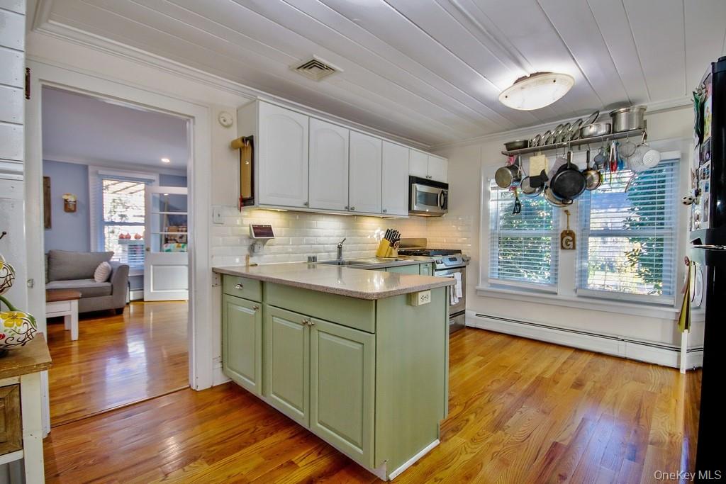 Garnerville, New York, 10923, United States, 3 Bedrooms Bedrooms, ,2 BathroomsBathrooms,Residential,For Sale,1974386