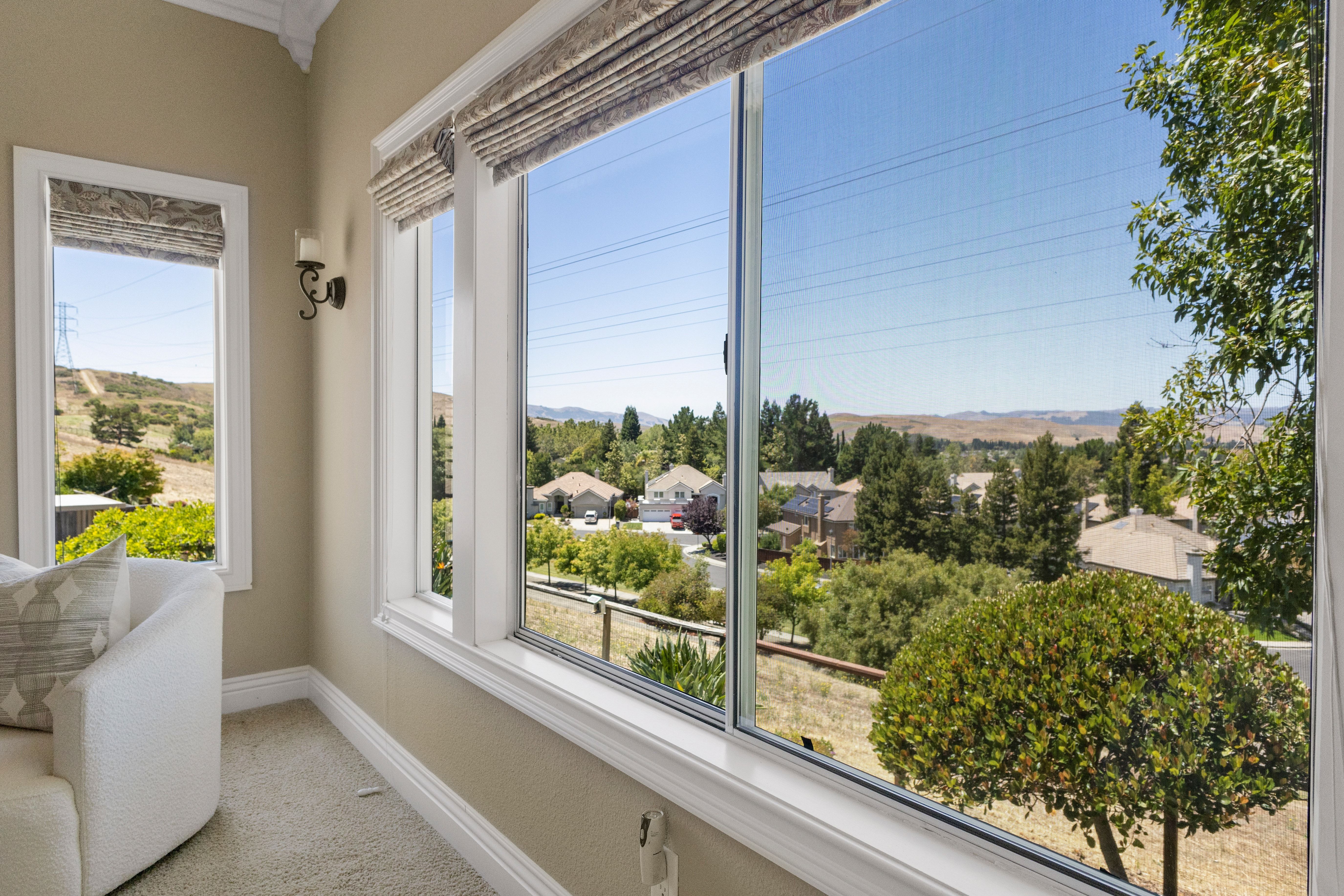  Award-Winning Curb Appeal with Spectacular Sunset Views - 物件實景