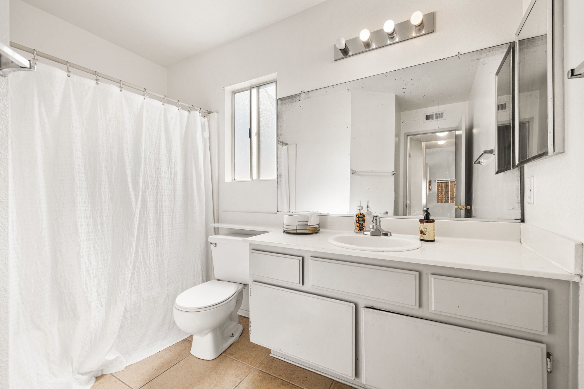  5 Bedroom With Great Bones - 物件實景