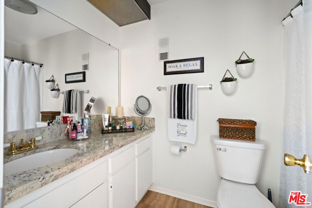 Reseda, California, 91335, United States, 2 Bedrooms Bedrooms, ,3 BathroomsBathrooms,Residential,For Sale,1995543