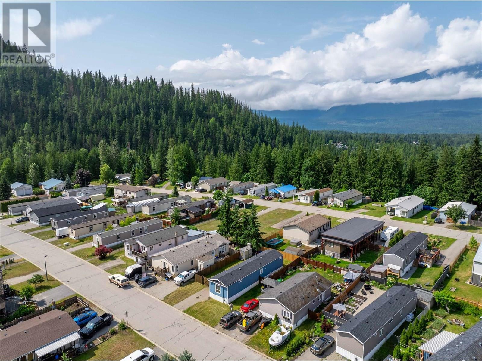 REVELSTOKE, British Columbia, V0E 2S1, CA, 2 Bedrooms Bedrooms, ,2 BathroomsBathrooms,Residential,For Sale,1874403