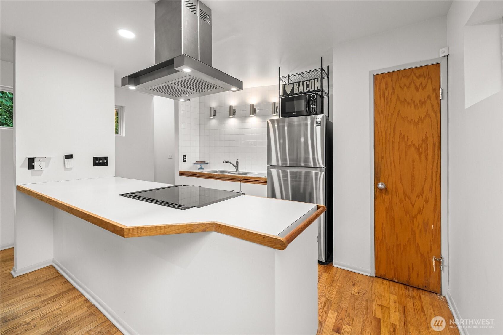 SEATTLE, Washington, 98146, United States, 2 Bedrooms Bedrooms, ,2 BathroomsBathrooms,Residential,For Sale,1875636