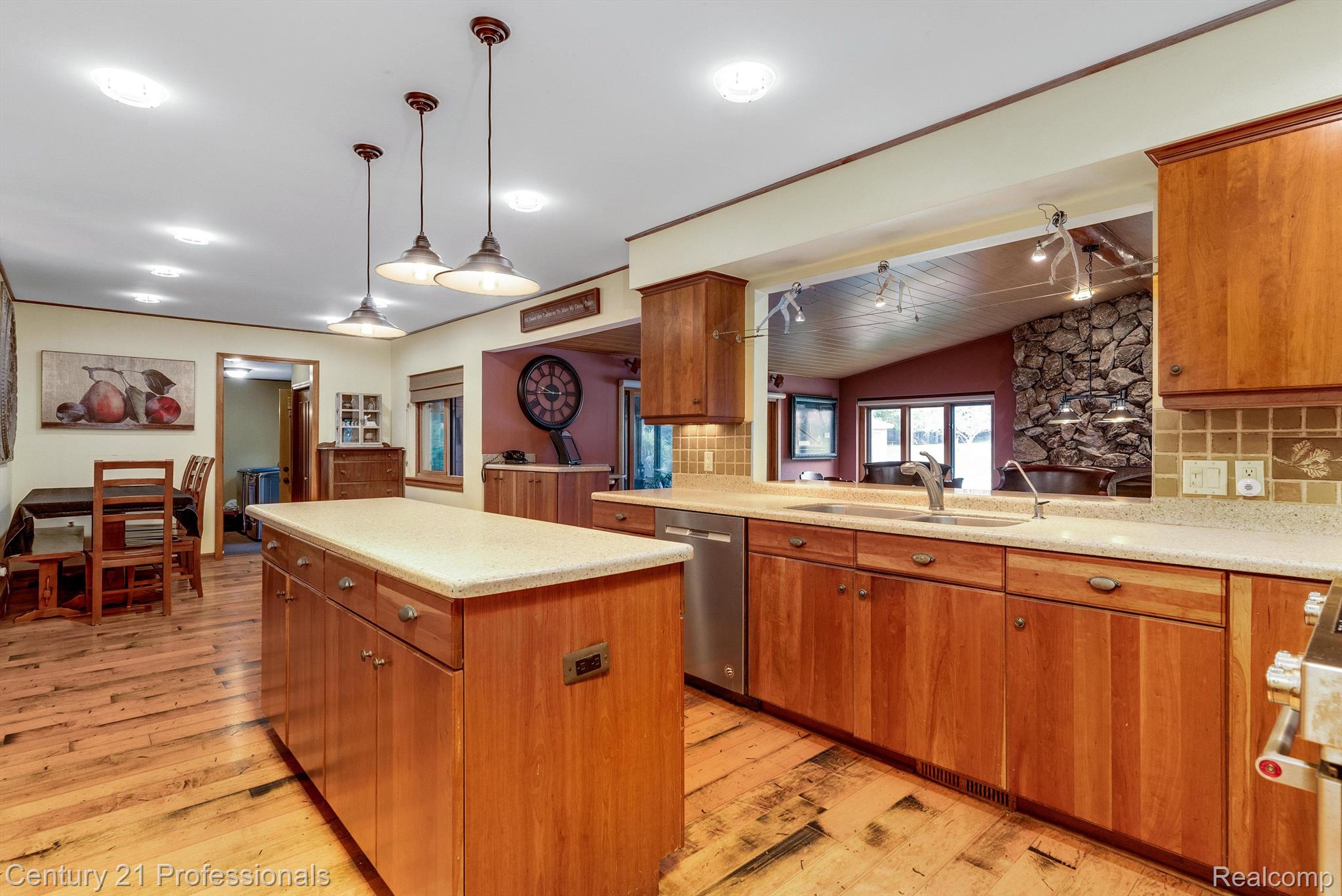 Holly, Michigan, 48442, United States, 4 Bedrooms Bedrooms, ,4 BathroomsBathrooms,Residential,For Sale,1943640