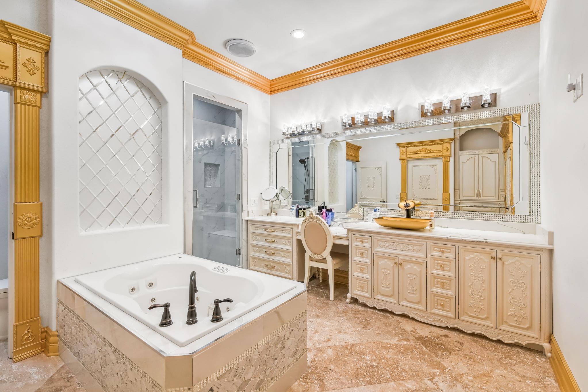 Kingsville, Texas, 78363, United States, 5 Bedrooms Bedrooms, ,6 BathroomsBathrooms,Residential,For Sale,1925551