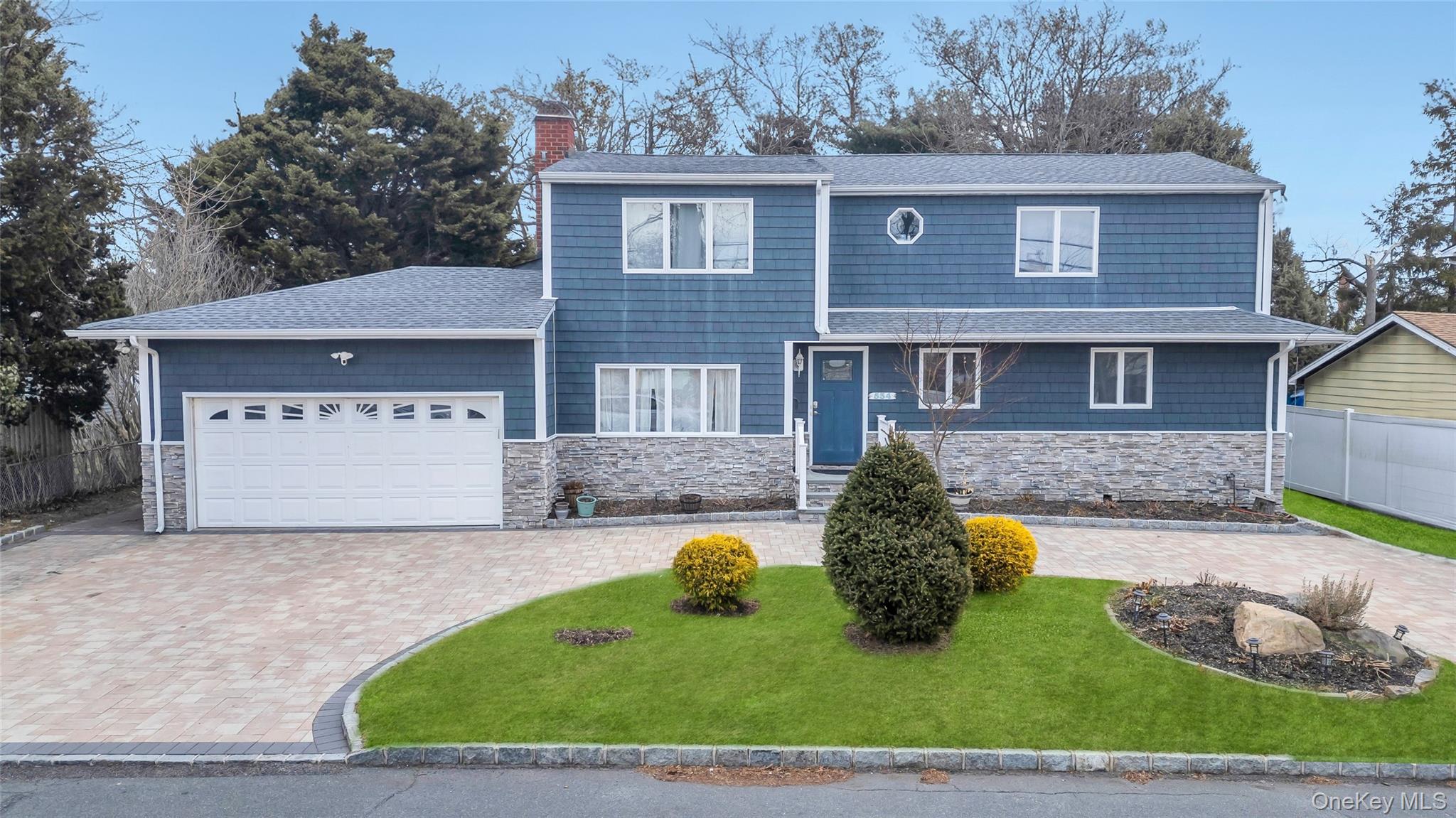 Lindenhurst, New York, 11757, United States, 5 Bedrooms Bedrooms, ,3 BathroomsBathrooms,Residential,For Sale,1917845
