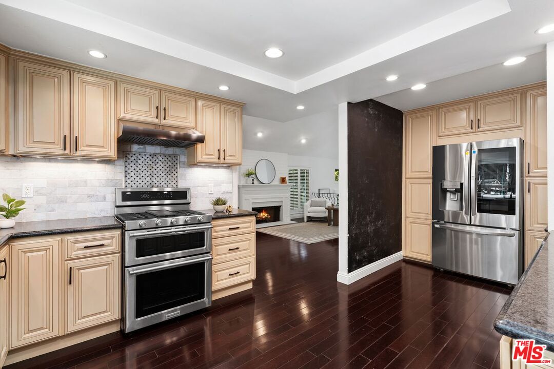 Los Angeles, California, 90077, United States, 3 Bedrooms Bedrooms, ,3 BathroomsBathrooms,Residential,For Sale,1933289