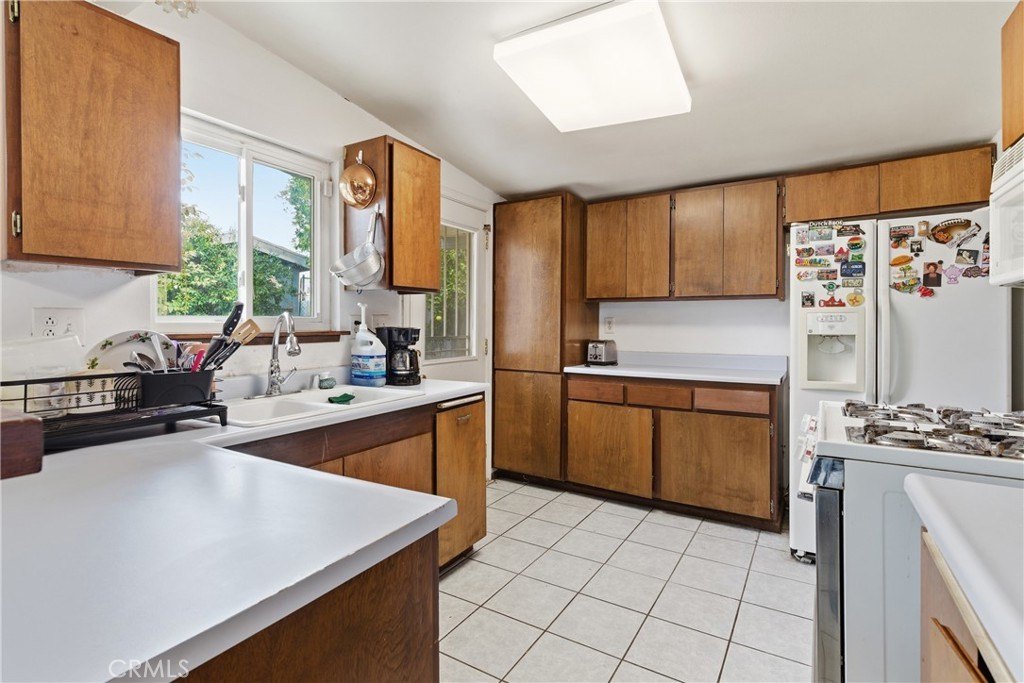 Jurupa Valley, California, 92509, United States, 4 Bedrooms Bedrooms, ,3 BathroomsBathrooms,Residential,For Sale,2044846